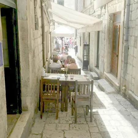 Amnesia Hostal *